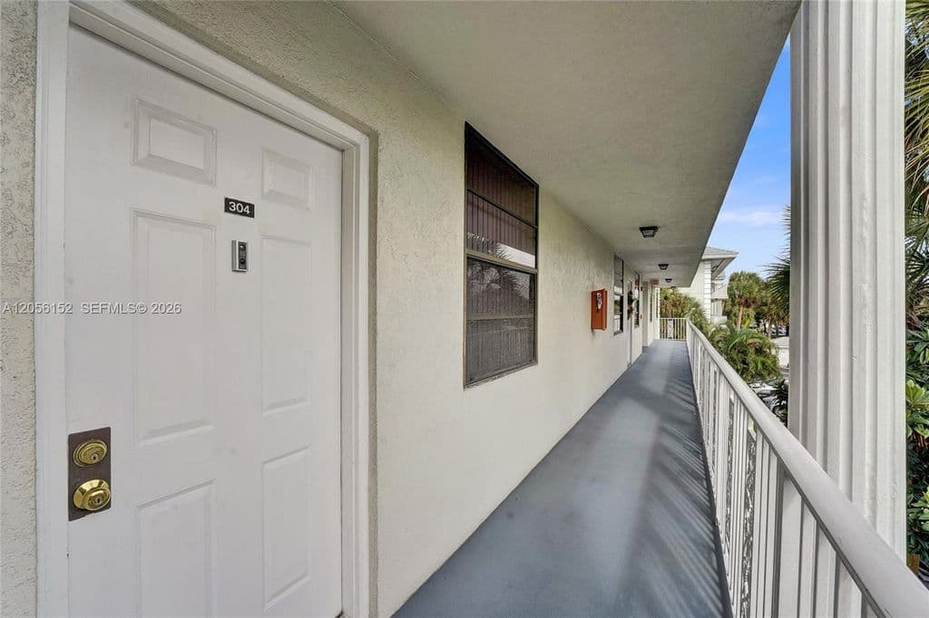2-bedroom Condo — 1713 Whitehall Dr APT 304