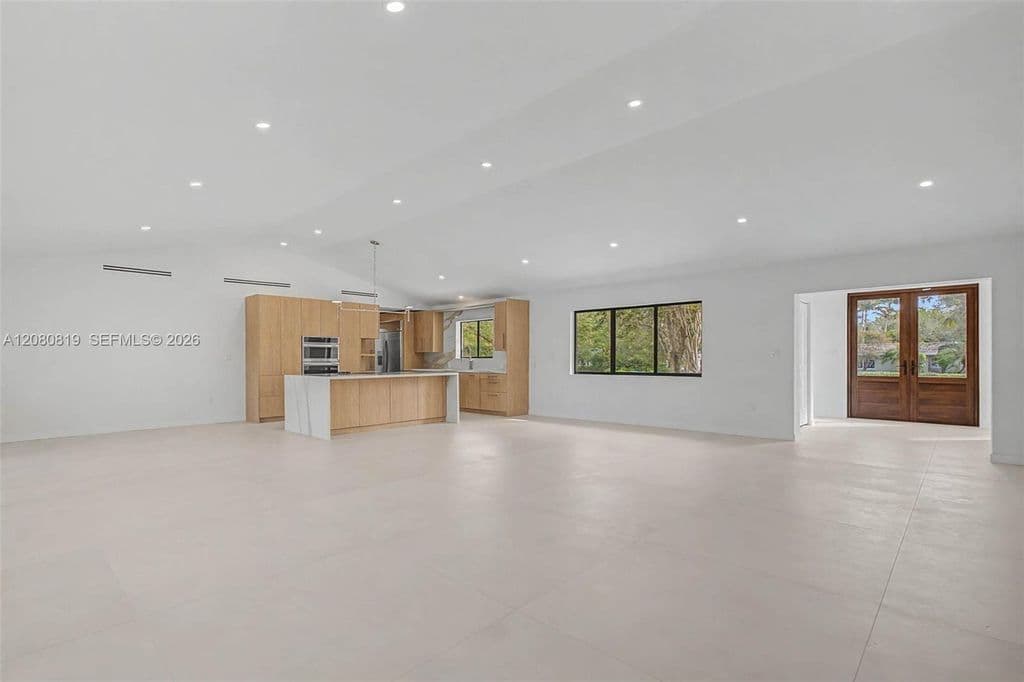 5-bedroom Single-Family Home — 12940 SW 73rd Ave