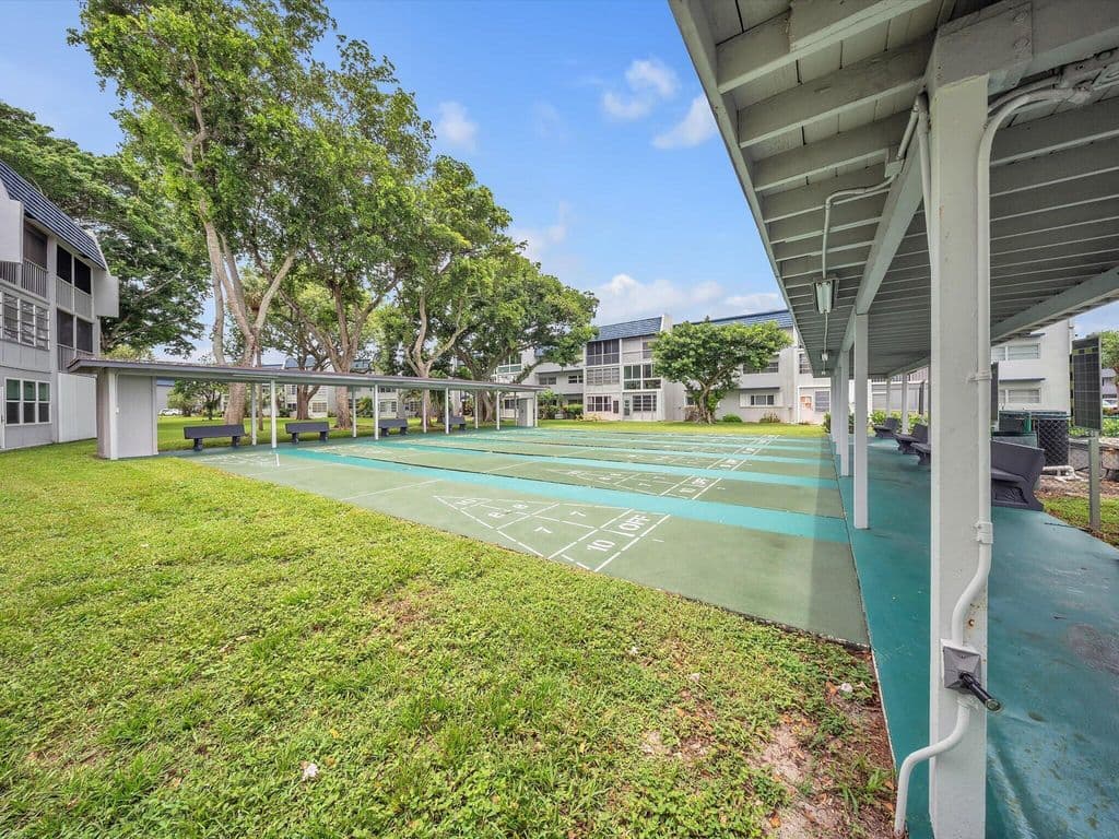 1+1 Condo — 7807 GOLF CIR Drive #105