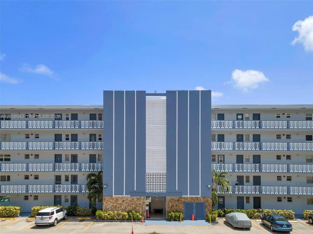 2-bedroom Condo — 233 NE 14th Ave APT 108