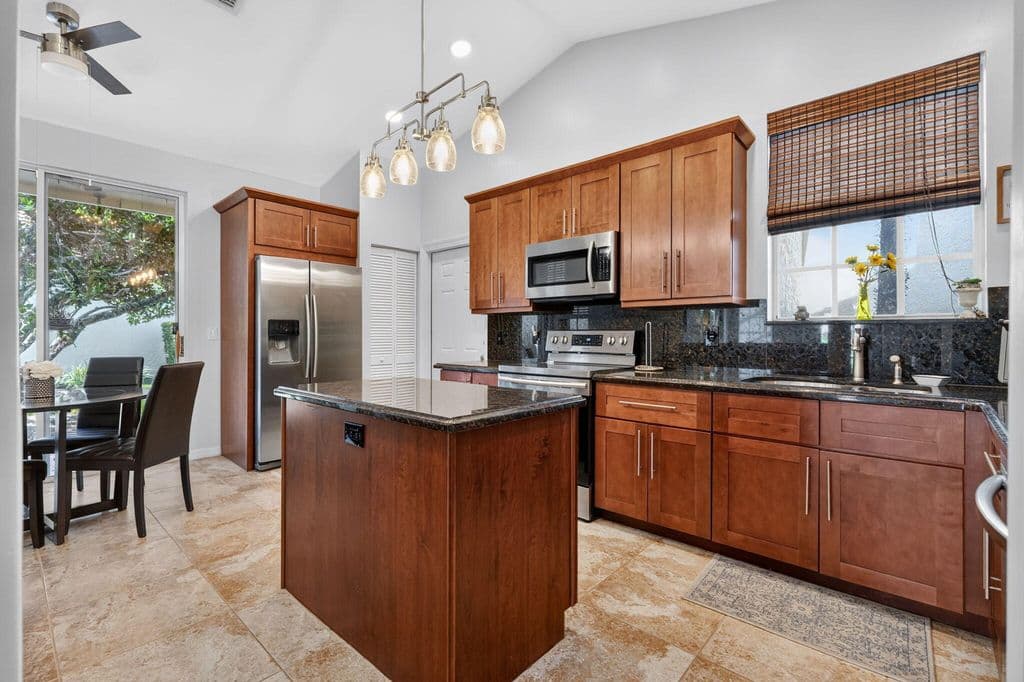 3-bedroom Single-Family Home — 13910 Cross Pointe Court