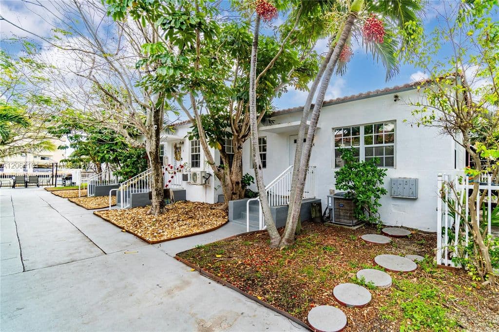 2+1 Condo — 8335 E Crespi Blvd #4