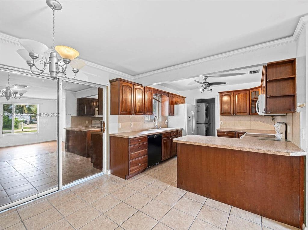 3+1 Müstakil ev — 3180 Carol Ave