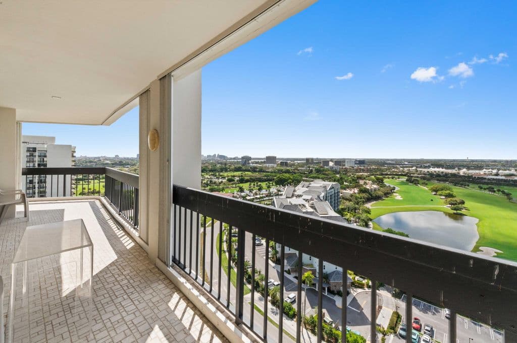 3-bedroom Condo — 2400 Presidential Way #2004
