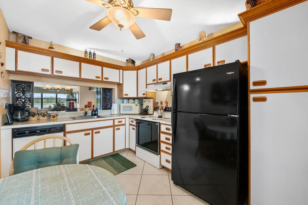 2-bedroom Condo — 2768 CARAMBOLA Circle S #101
