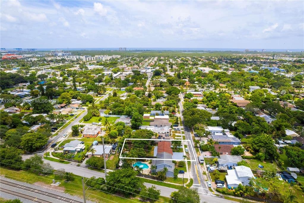 3+1 Müstakil ev — 254 SW 4th St