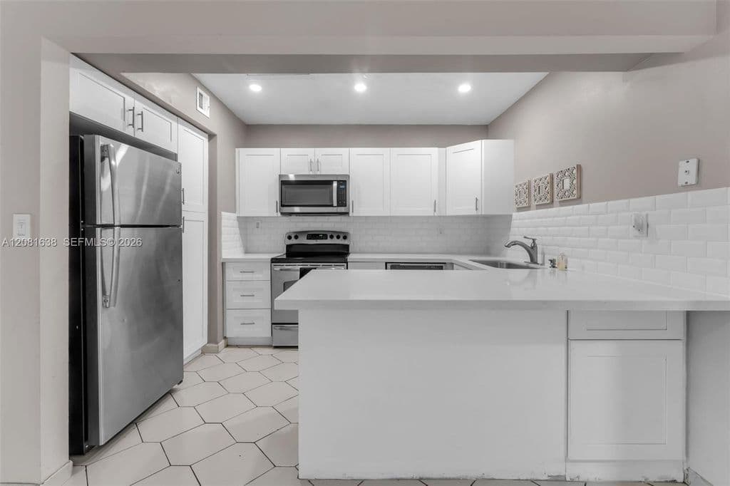 3-bedroom Property — 2018 SW 103rd Ct