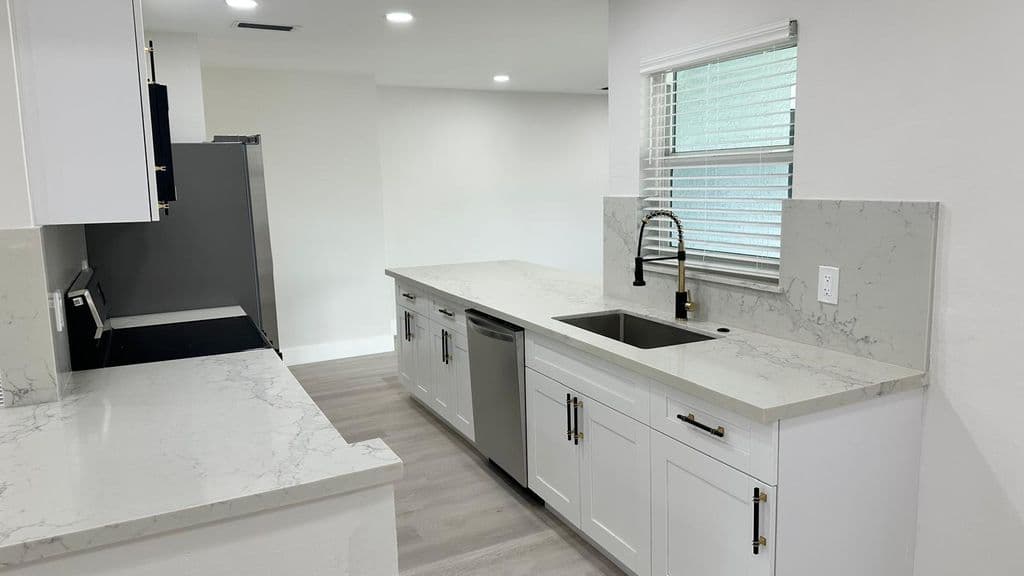 3+1 Müstakil ev — 3261 SW 4th Street