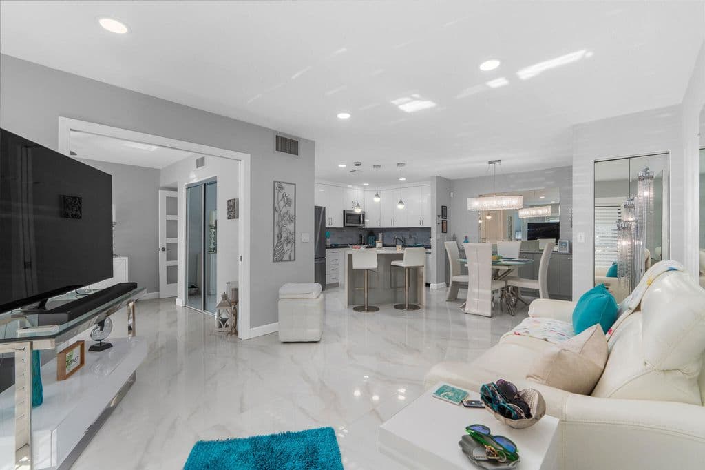2-bedroom Condo — 130 CYPRESS CLUB Drive #306