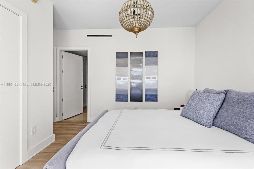 3-bedroom Condo — 465 Brickell Ave APT 4901