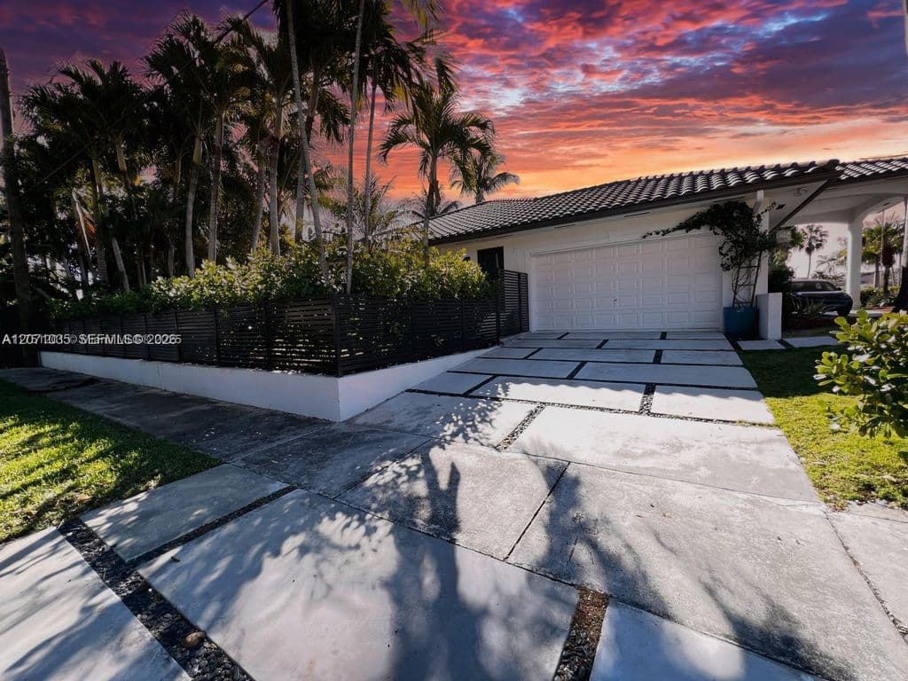 4-bedroom Single-Family Home — 17615 SW 80th Ct