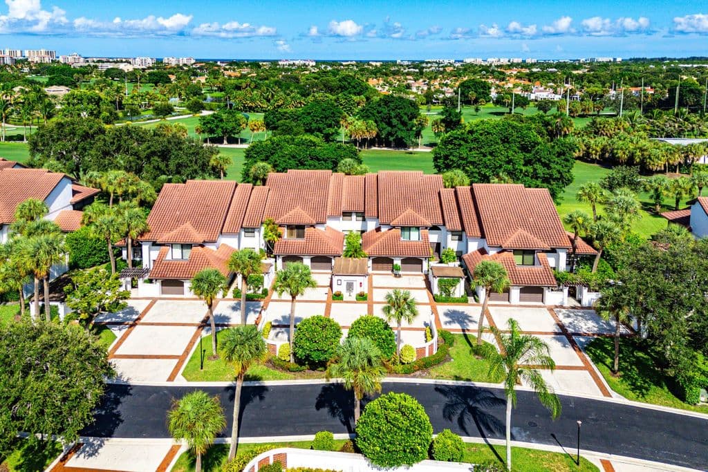 2-bedroom Condo — 16648 TRADERS Crossing N #106