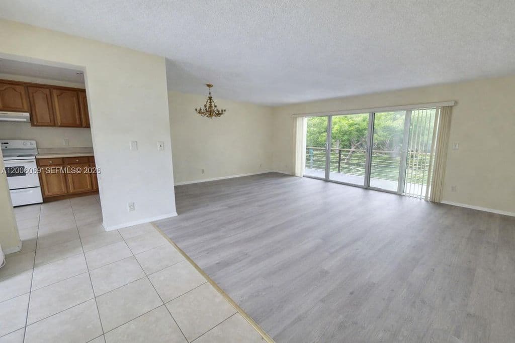 2-bedroom Condo — 1000 NE 14th Ave APT 210