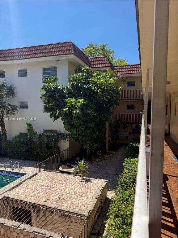1+1 Condo — 13655 NE 10th Ave APT 208