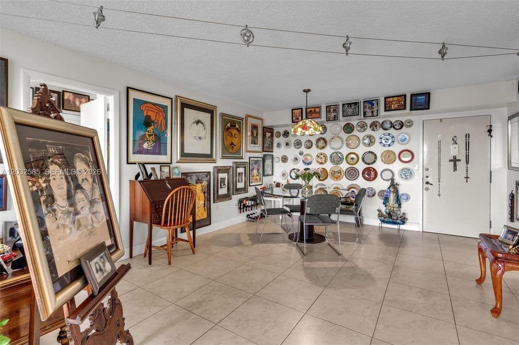 2-bedroom Condo — 1400 Saint Charles Pl APT 623