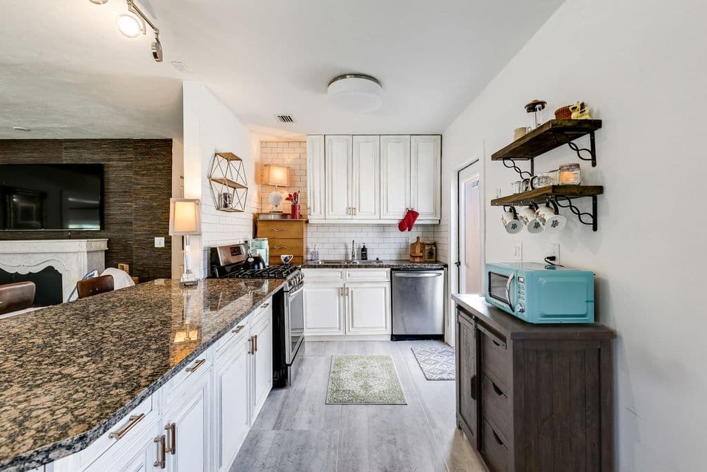 2-bedroom Single-Family Home — 609 S ARNOLD Avenue