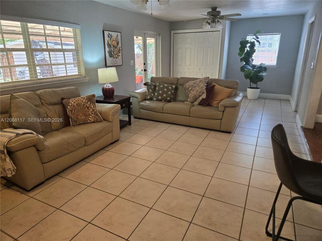 3+1 Müstakil ev — 6858 SW 39th St