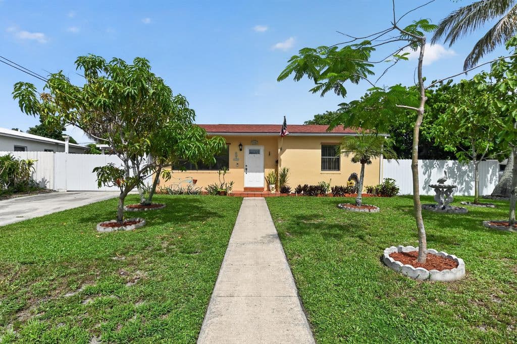 3+1 Müstakil ev — 5826 CHURCHILL Court