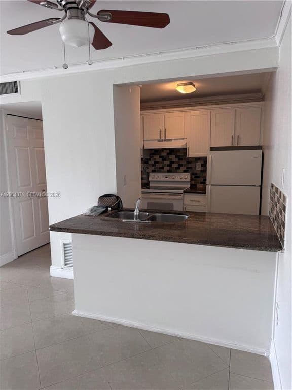2+1 Condo — 2530 SW 3rd Ave APT 306