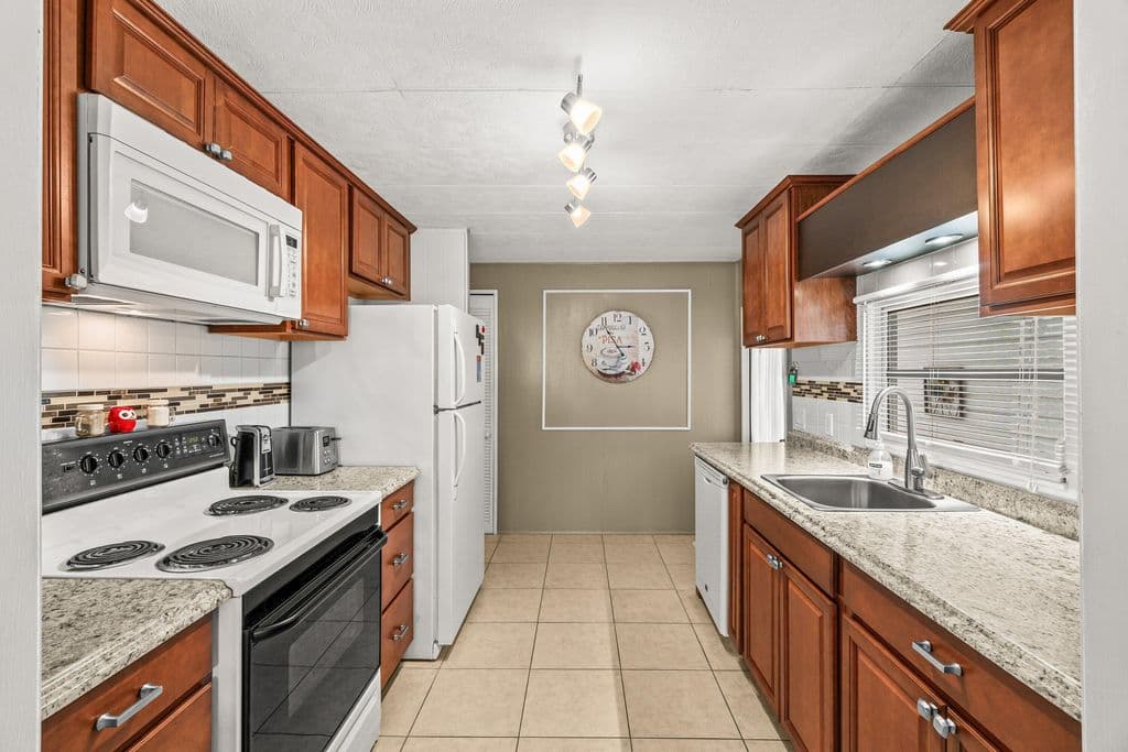 2-bedroom Condo — 8350 E Club Road