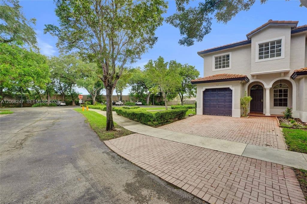 3+1 Mülk — 11969 SW 81st St
