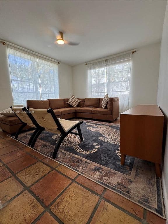 2-bedroom Condo — 1460 Ocean Dr APT 208
