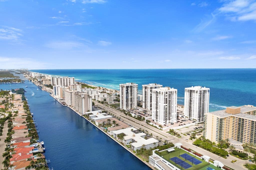 2+1 Condo — 2301 S Ocean Drive #1408