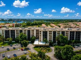 2+1 Condo — 900 NE 195th St APT 109, North Miami Beach, 33179