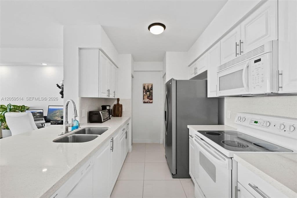 1-bedroom Condo — 1155 Brickell Bay Dr APT 2005