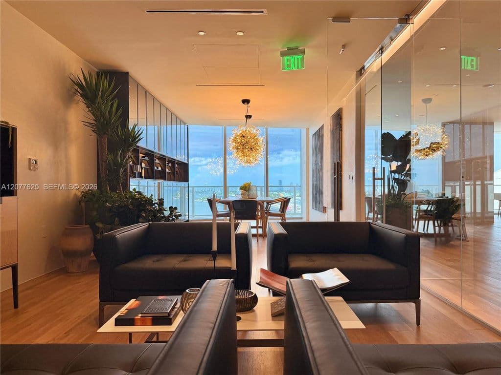 2-bedroom Property — 1400 Biscayne Blvd #1802