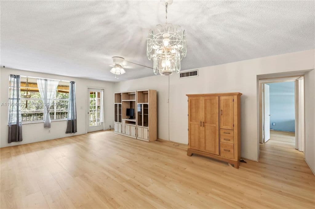 2+1 Condo — 4025 N Federal Hwy APT 226C