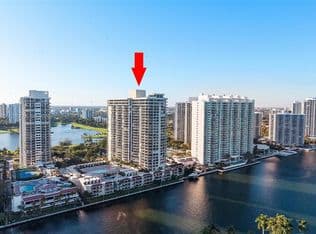 2+1 Condo — 20191 E Country Club Dr APT 510, Aventura, 33180