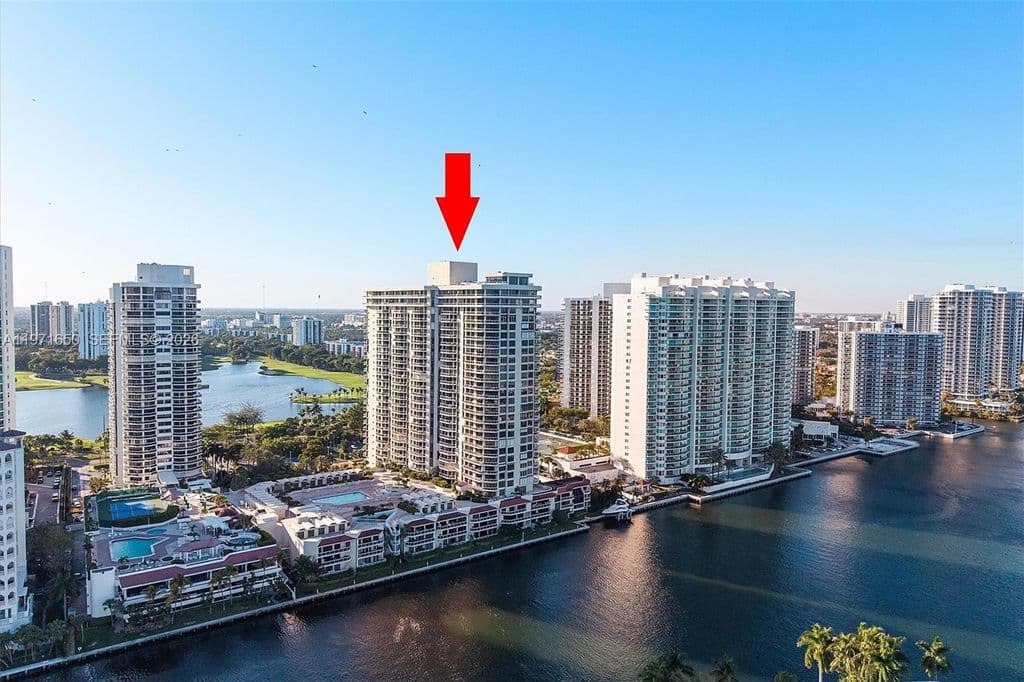 2-bedroom Condo — 20191 E Country Club Dr APT 510