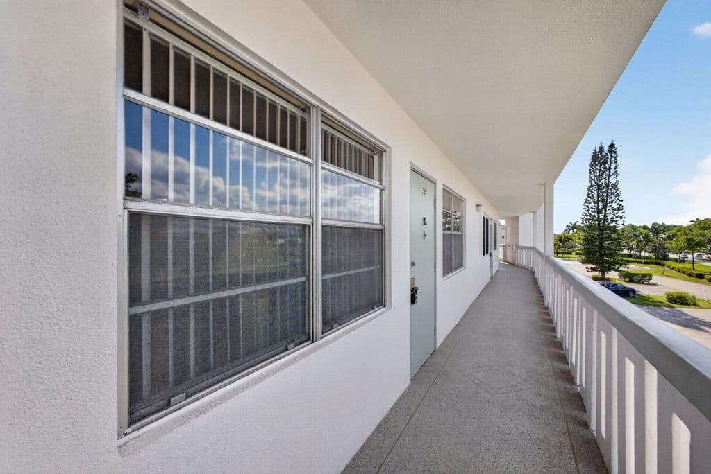 2+1 Condo — 348 Wellington H