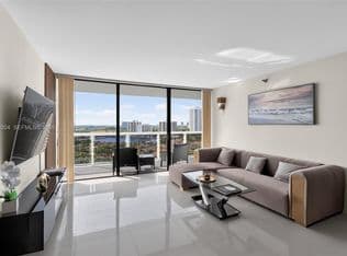 2-bedroom Condo — 20505 E Country Club Dr APT 1739, Aventura, 33180