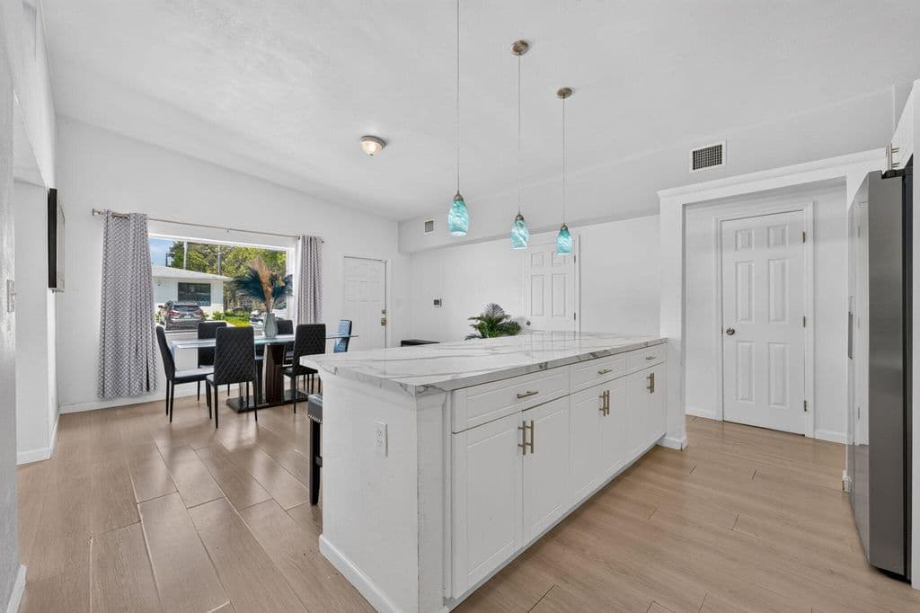 4-bedroom Single-Family Home — 910 NW 17TH Avenue