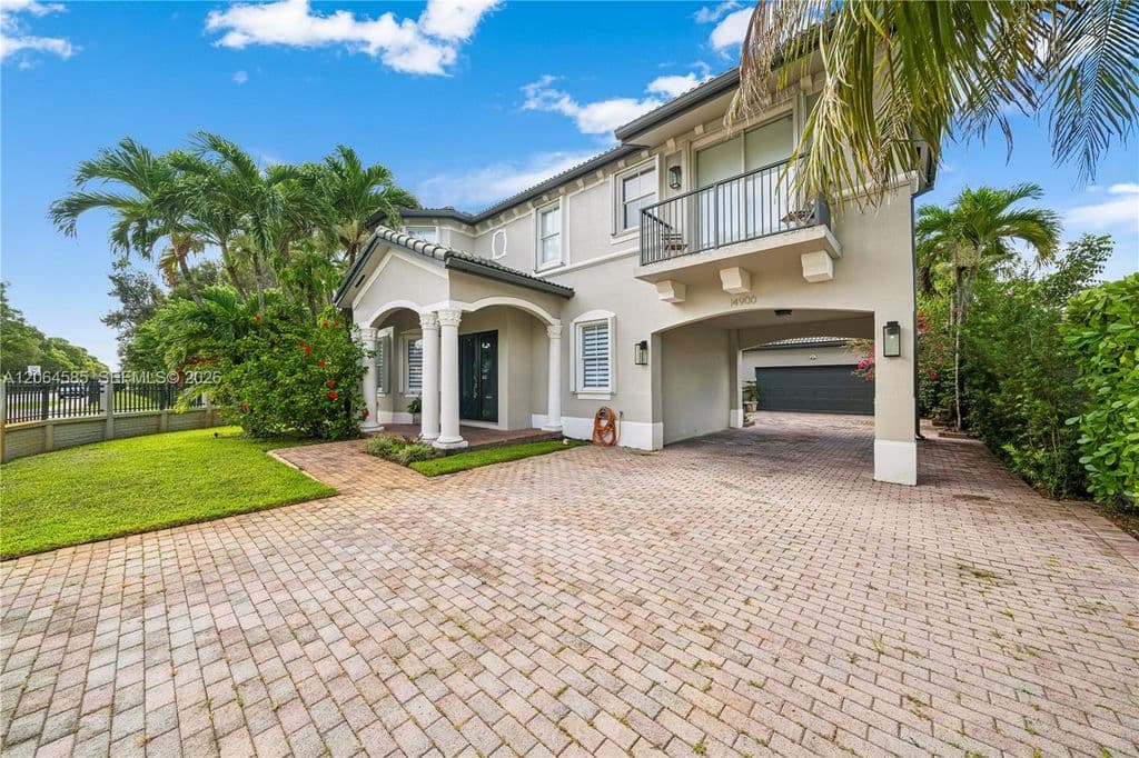 5-bedroom Single-Family Home — 14900 SW 10th St