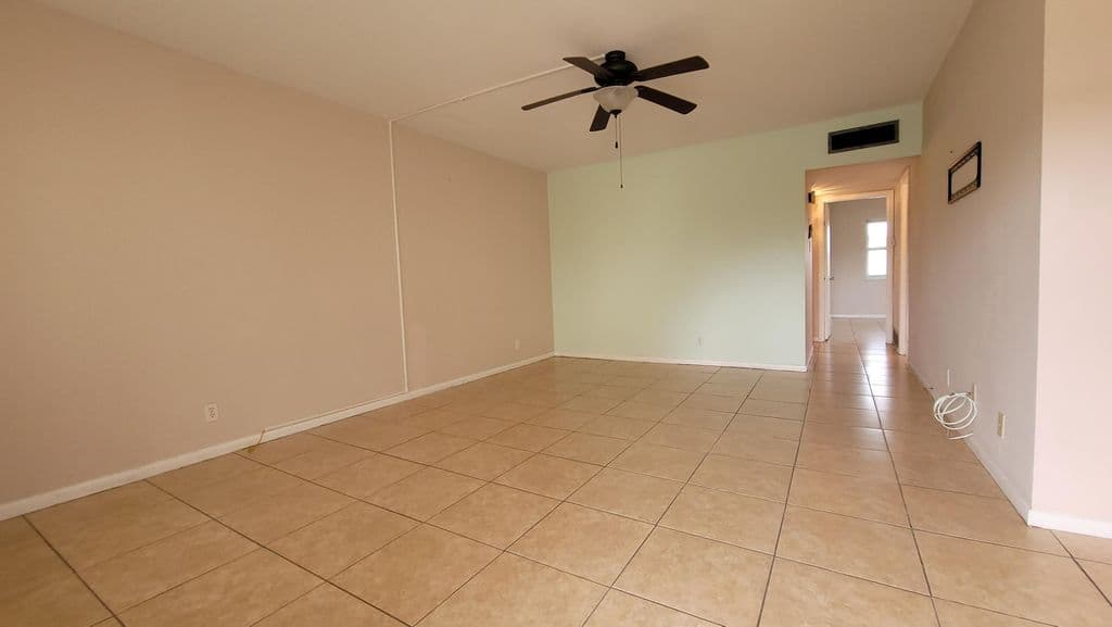2-bedroom Condo — 208 EASTHAMPTON I