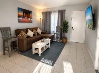 3-bedroom Condo — 8615 NW 8th St APT 414, Miami, 33126