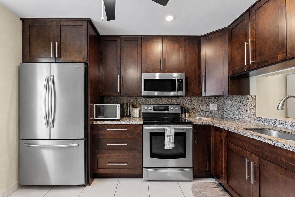 2-bedroom Property — 6351 Walk Circle