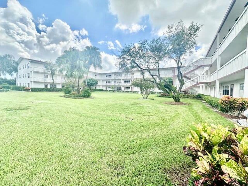 1-bedroom Condo — 583 Fanshaw #N