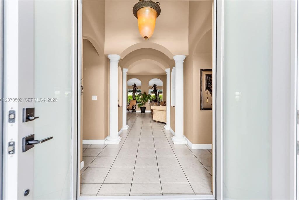 4+1 Müstakil ev — 14591 SW 30th St