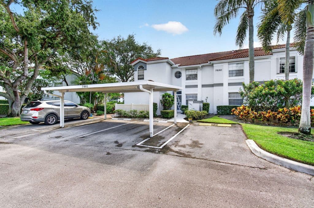 3+1 Condo — 7881 WHISPERING PALMS Drive #101