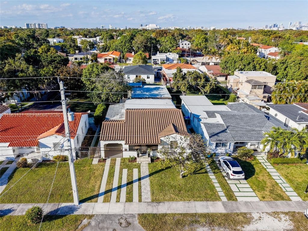 4+1 Mülk — 1631 SW 21st St