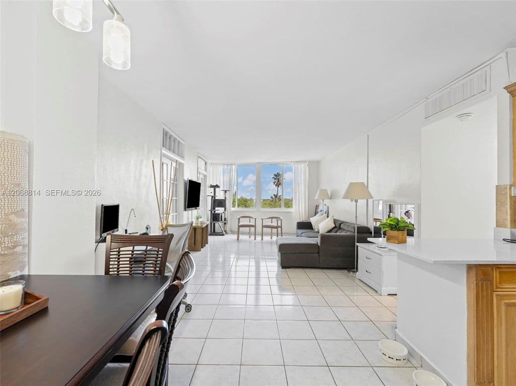 3+1 Condo — 7441 Wayne Ave APT 3H