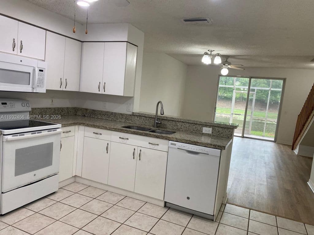 2-bedroom Property — 1384 Veracruz Ln #4-7