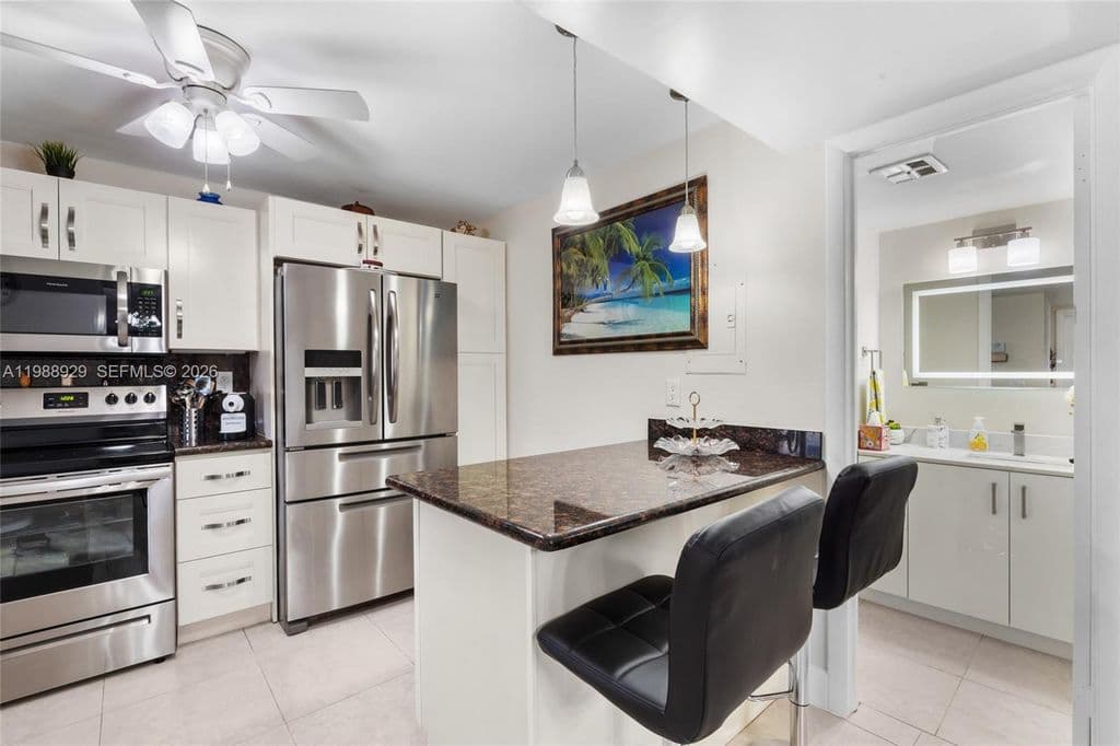 1+1 Condo — 9420 S Hollybrook Lake Dr APT 206
