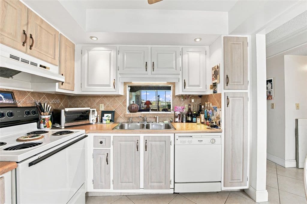 1+1 Condo — 1025 SE 2nd Ave APT 406
