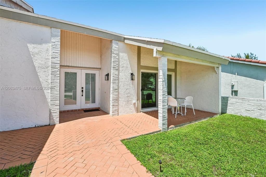 4+1 Müstakil ev — 16791 Royal Poinciana Dr