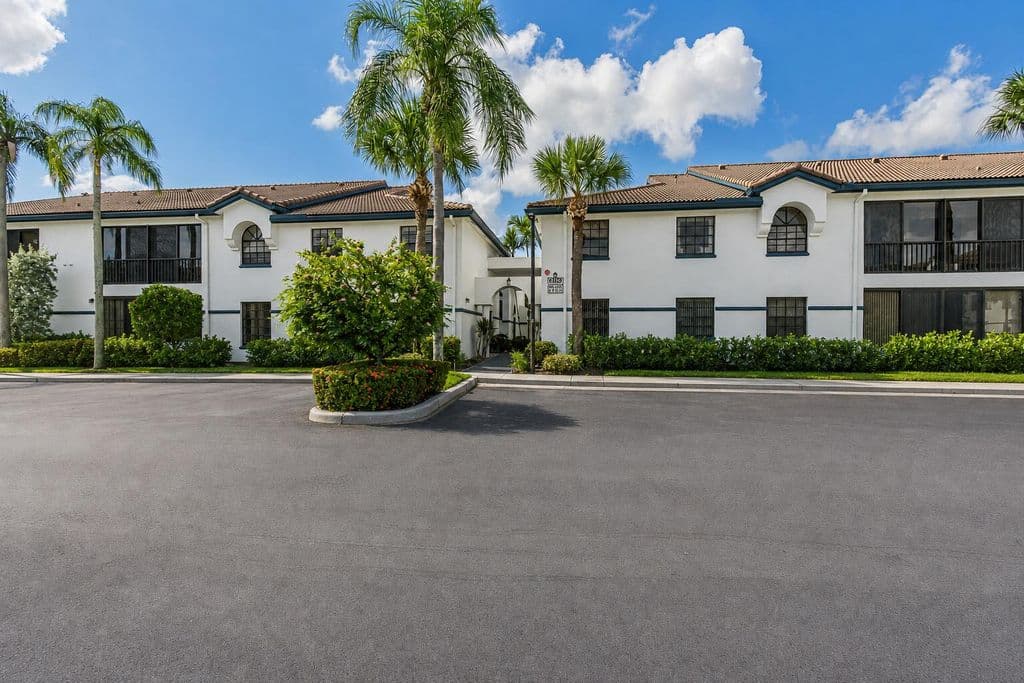 3+1 Condo — 5136 FLORIA Drive #H